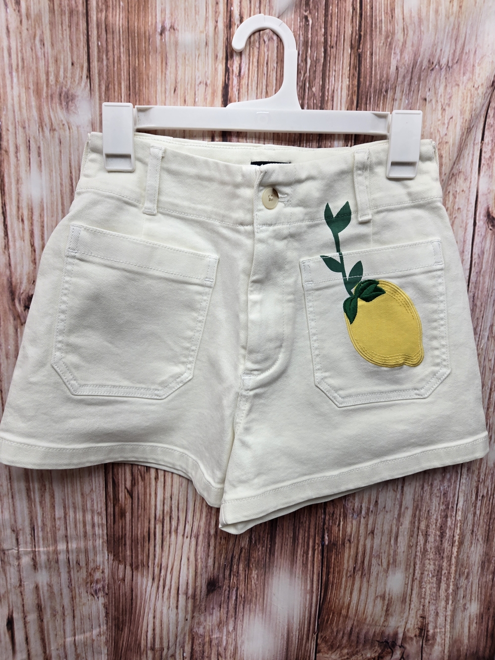 Maeve Anthropologie Cream High-Waist Shorts with Yellow Lemon Patch